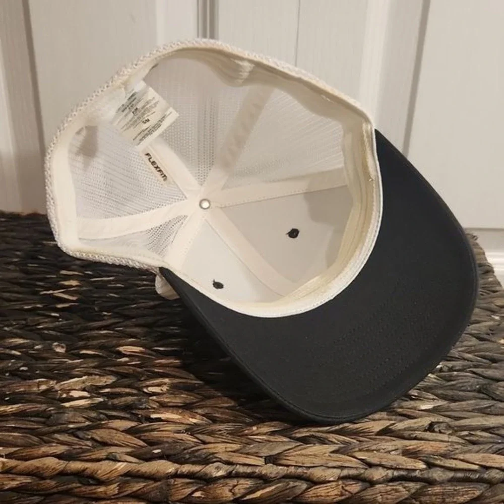 NWOT Columbia PFG Black White Mesh Flex Fit Hat M Unisex Gold Logo Fish Boat